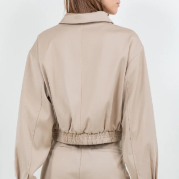 NWT ZIP UP JACKET w CAPRI LENGTH BELTED SHORTS -TAN, MED - Picture 3 of 16